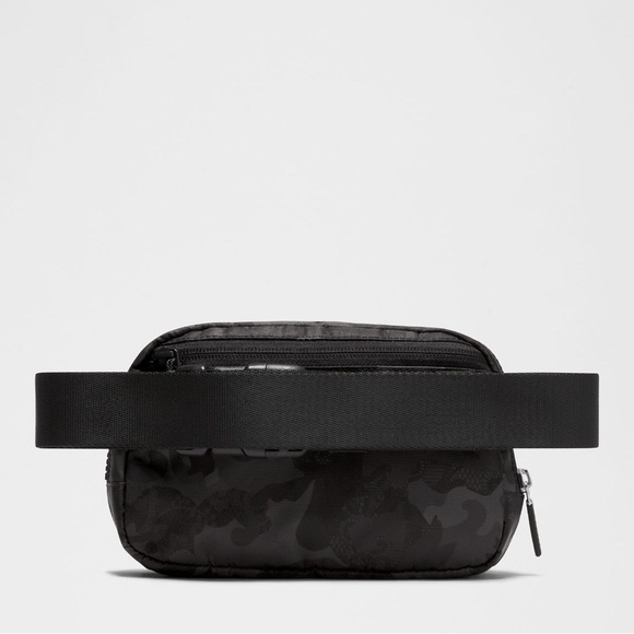 NWT LULULEMON EVERYWHERE BELT BAG 
COLOR HIDDEN HERITAGE LACE BLACK MULTI/BLACK - Picture 3 of 9